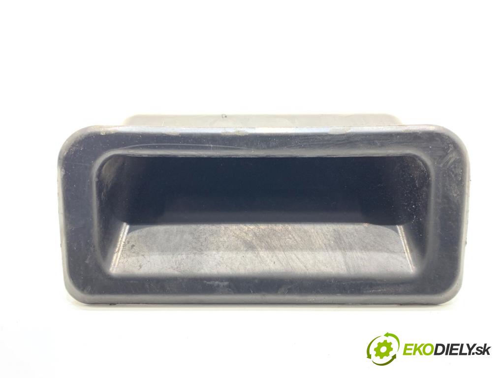 HYUNDAI i30 Kombi 2014 81 kW 1.6 CRDi 1582 klika dveří zadní část 81260-A6200