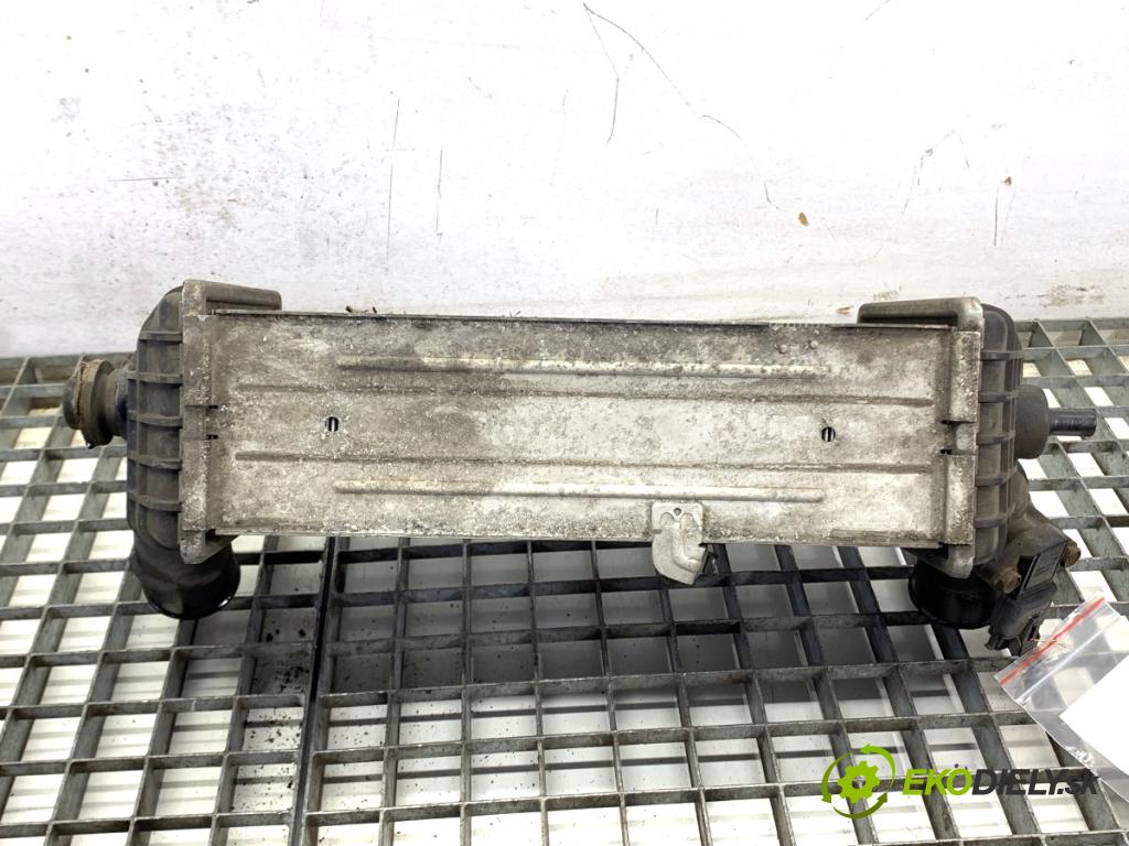 HYUNDAI i30 Kombi 2014 81 kW 1.6 CRDi 1582 intercooler 28270-2A770 (Intercooler (chladič nasávaného vzduchu))