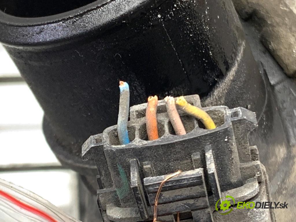 HYUNDAI i30 Kombi 2014 81 kW 1.6 CRDi 1582 intercooler 28270-2A770 (Intercooler (chladič nasávaného vzduchu))