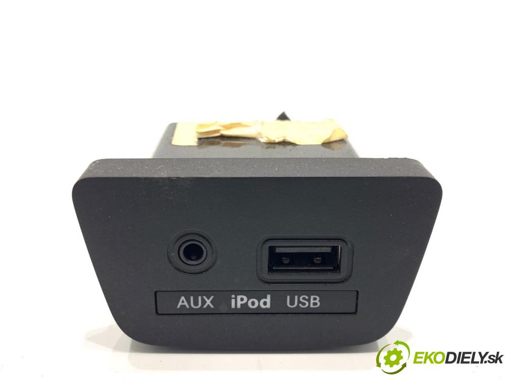 HYUNDAI i30 Kombi 2014 81 kW 1.6 CRDi 1582 HNÍZDO: USB 96120-A5000