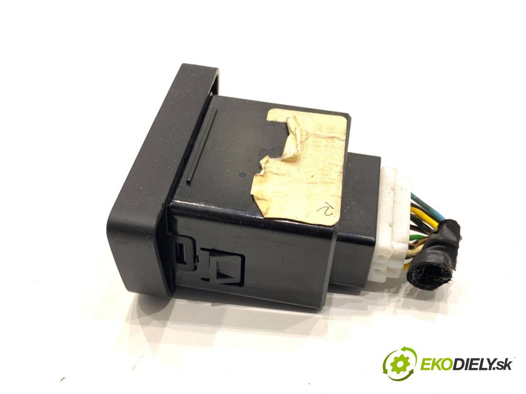 HYUNDAI i30 Kombi 2014 81 kW 1.6 CRDi 1582 HNÍZDO: USB 96120-A5000