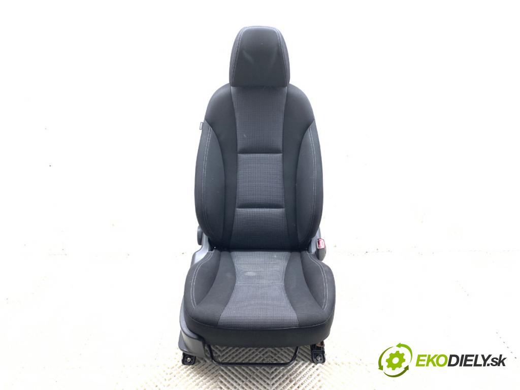 HYUNDAI i30 Kombi 2014 81 kW 1.6 CRDi 1582 Sedadlo pravy predný 