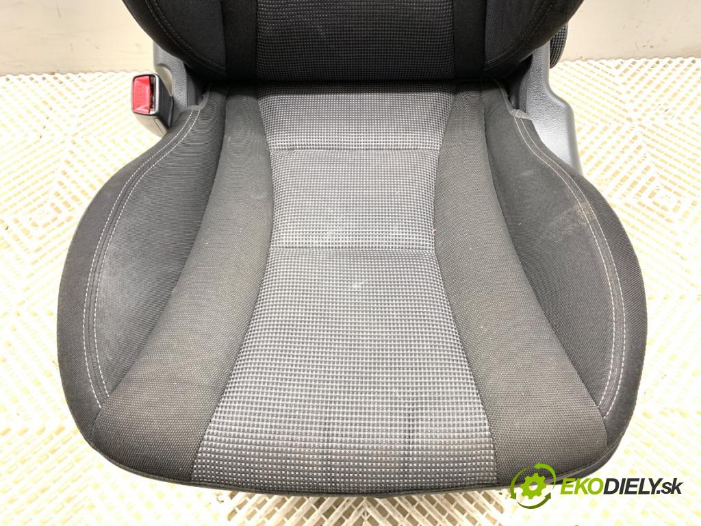 HYUNDAI i30 Kombi 2014 81 kW 1.6 CRDi 1582 Sedadlo ľavy predný