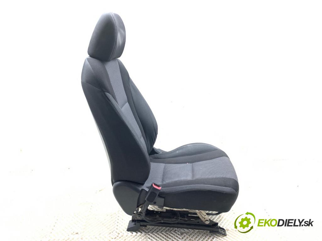 HYUNDAI i30 Kombi 2014 81 kW 1.6 CRDi 1582 Sedadlo ľavy predný