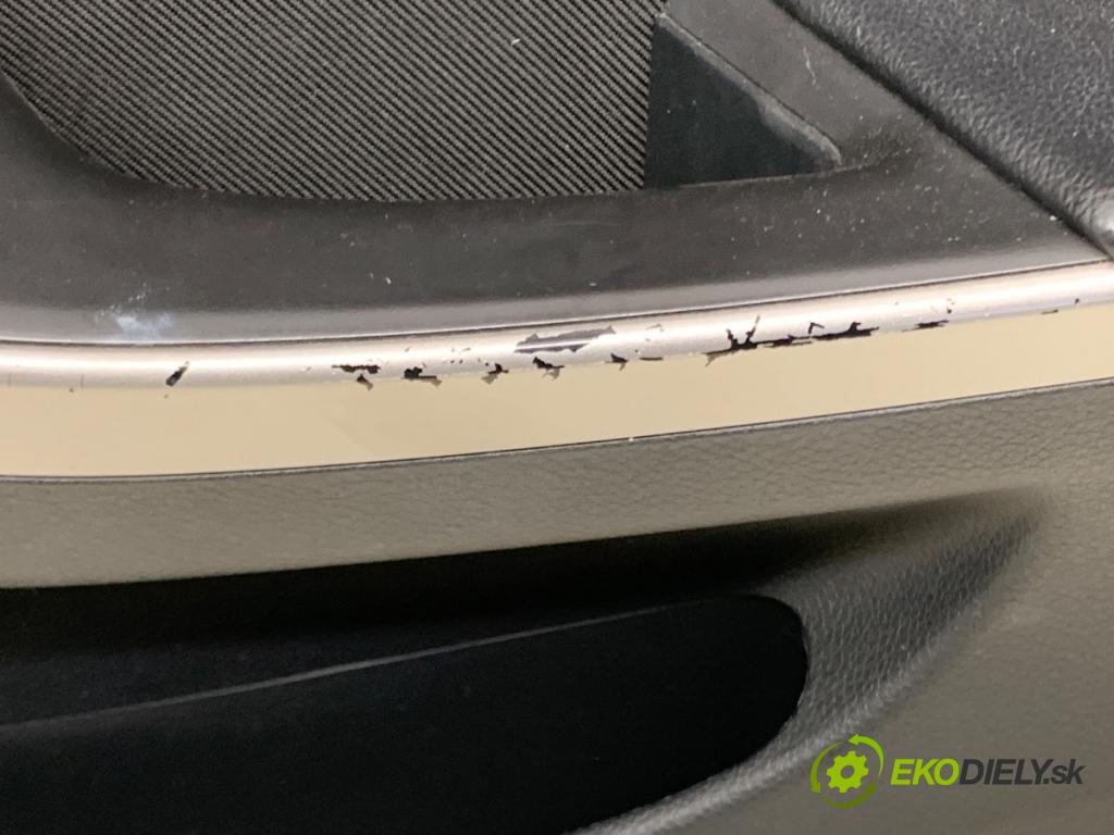 HYUNDAI i30 Kombi 2014 81 kW 1.6 CRDi 1582 čalúnenie Dvere pravy predný