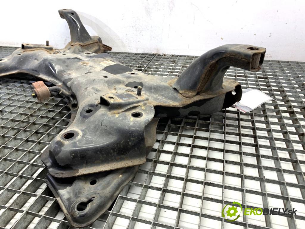 HYUNDAI i30 Kombi 2014 81 kW 1.6 CRDi 1582 Výstuha pod Motor 62401-A2600 (Výstuha predná)