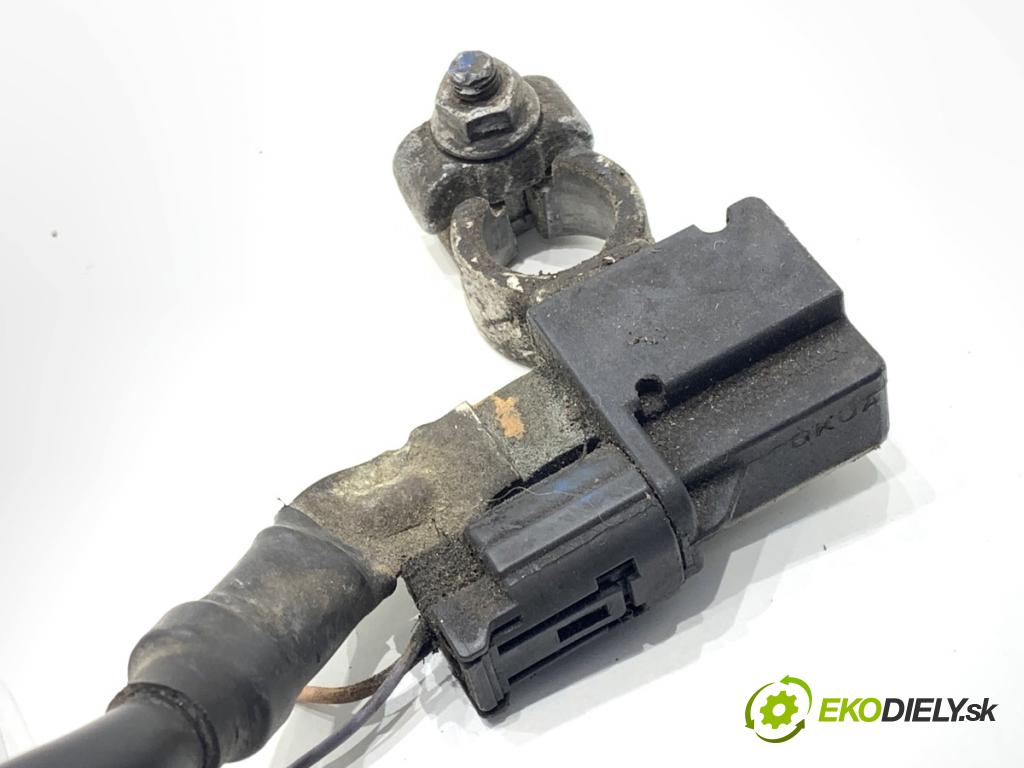 HYUNDAI i30 Kombi 2014 81 kW 1.6 CRDi 1582 svorka MINUS: 37180-A6000