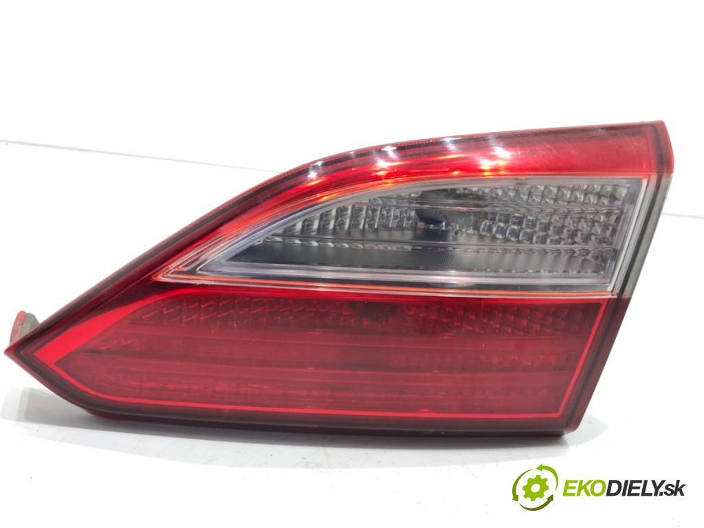 HYUNDAI i30 Kombi 2014 81 kW 1.6 CRDi 1582 světlo zadní část pravá vnitřní 92404-A62 (Klika dveří ostatní)