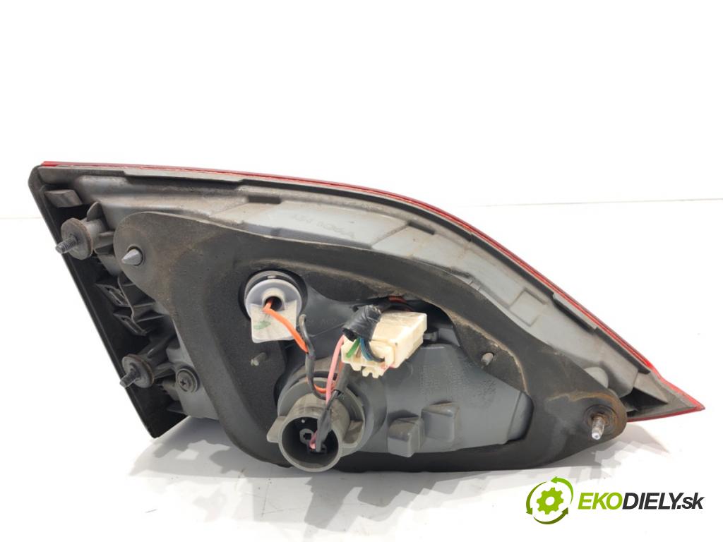 HYUNDAI i30 Kombi 2014 81 kW 1.6 CRDi 1582 Svetlo zad pravá vnútorná 92404-A62 (Kľučka dverí ostatné)