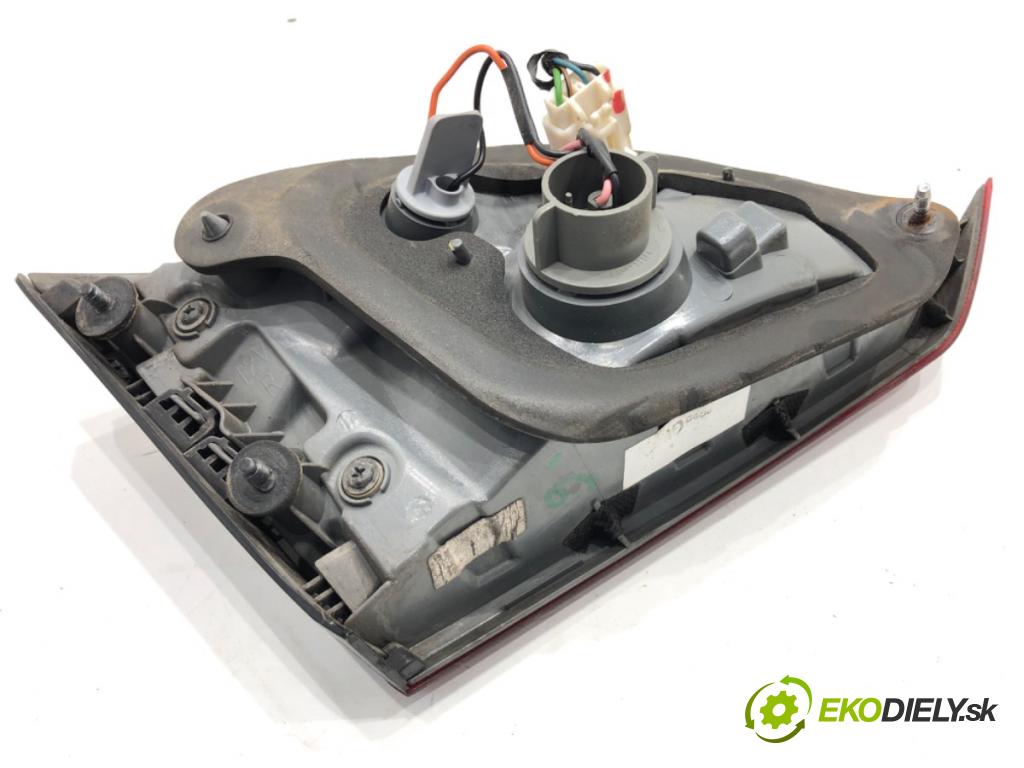 HYUNDAI i30 Kombi 2014 81 kW 1.6 CRDi 1582 Svetlo zad pravá vnútorná 92404-A62 (Kľučka dverí ostatné)