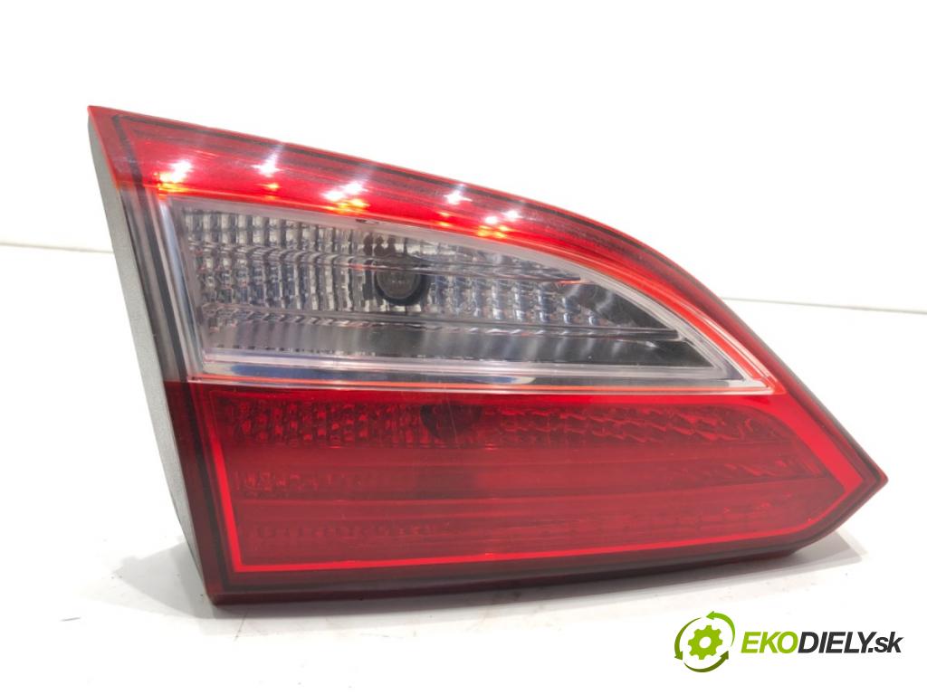 HYUNDAI i30 Kombi 2014 81 kW 1.6 CRDi 1582 světlo zadní část levá strana vnitřní 92403-A62 (Klika dveří ostatní)