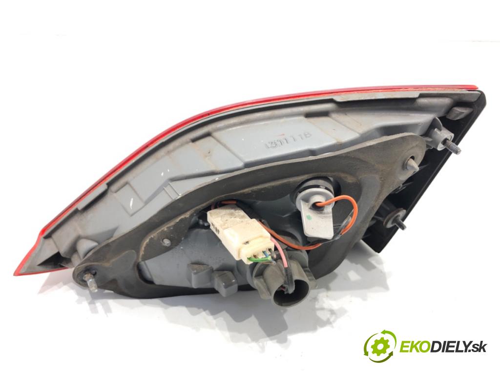 HYUNDAI i30 Kombi 2014 81 kW 1.6 CRDi 1582 Svetlo zad ľavá strana vnútorná 92403-A62 (Kľučka dverí ostatné)