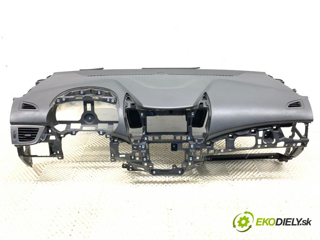HYUNDAI i30 Kombi 2014 81 kW 1.6 CRDi 1582 Palubná doska VANKÚŠ: spolujazdca 