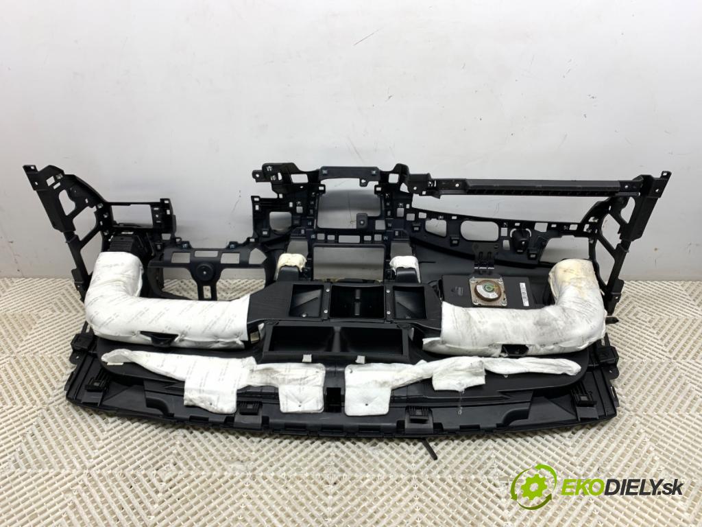 HYUNDAI i30 Kombi 2014 81 kW 1.6 CRDi 1582 Palubná doska VANKÚŠ: spolujazdca