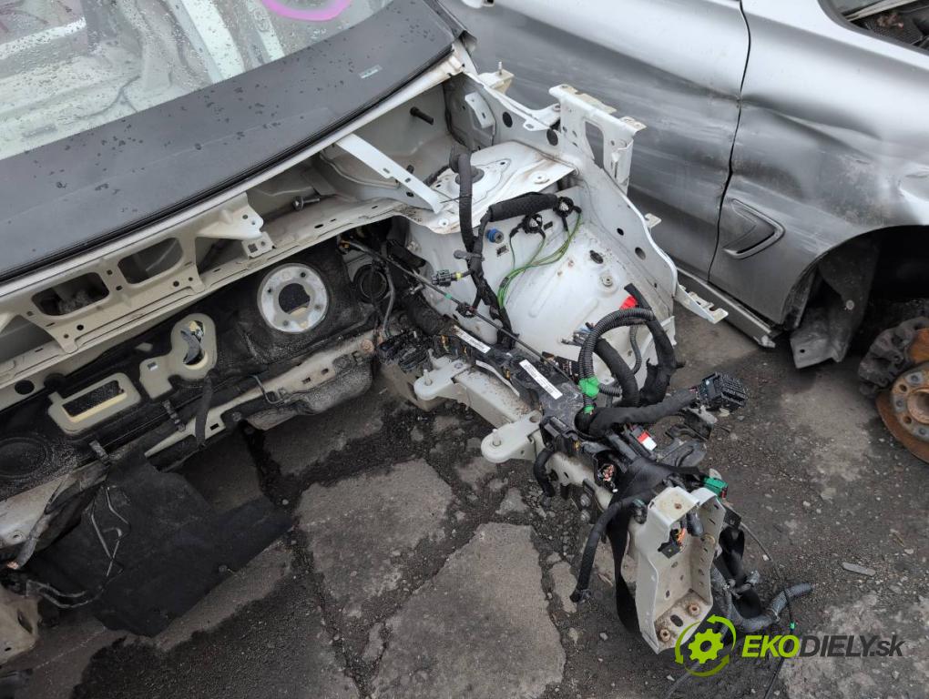 PEUGEOT 3008 SUV 2021 147 kW Hybrid4 (M45GBU) 1598 karoséria ČTVRŤÁK: Blatník prah strecha PODŁUŻNICA