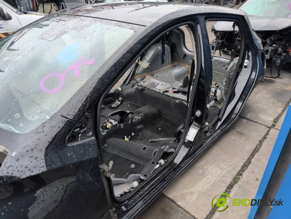 NISSAN MICRA K14 liftback 2020 74 kW 1.0 IG-T 100 999 karoséria ČTVRŤÁK: Blatník prah strecha PODŁUŻNICA