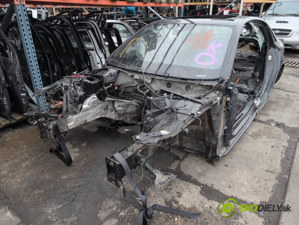 AUDI A4 B9 sedan 2018 185 kW 2.0 TFSI quattro 1984 karoséria ČTVRŤÁK: Blatník prah strecha PODŁUŻNICA 