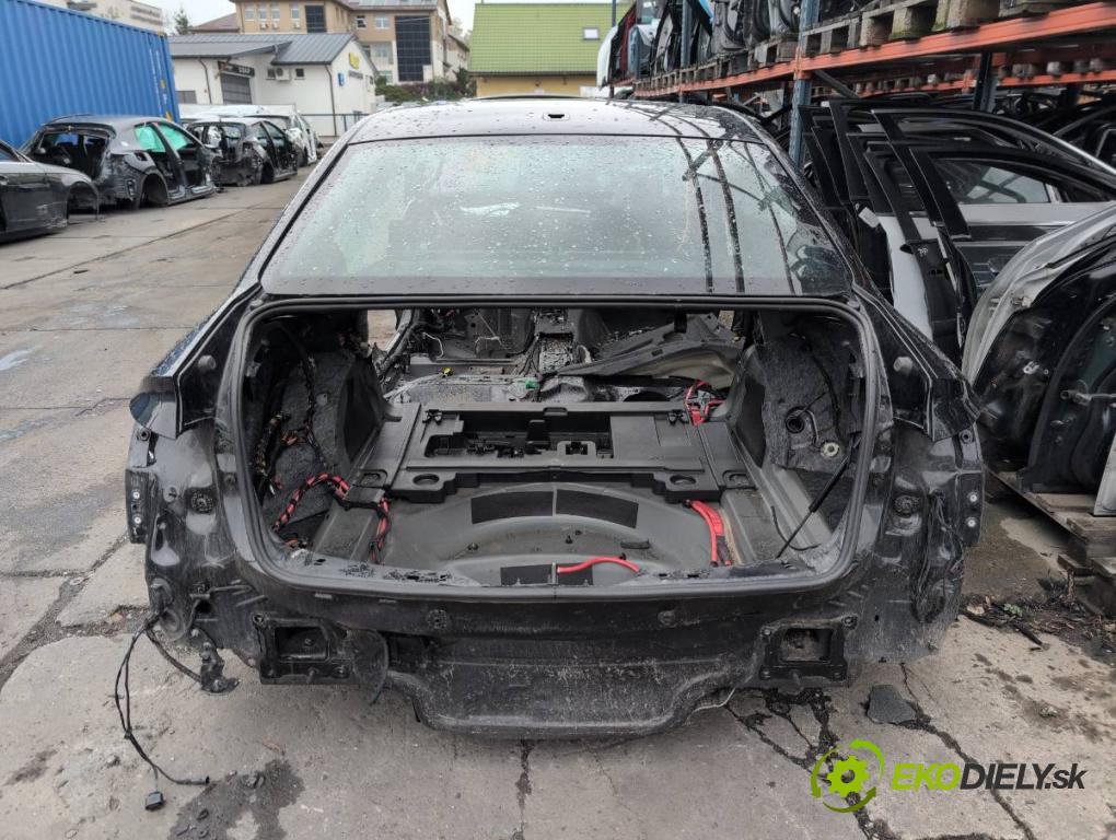 AUDI A4 B9 sedan 2018 185 kW 2.0 TFSI quattro 1984 karoséria ČTVRŤÁK: Blatník prah strecha PODŁUŻNICA