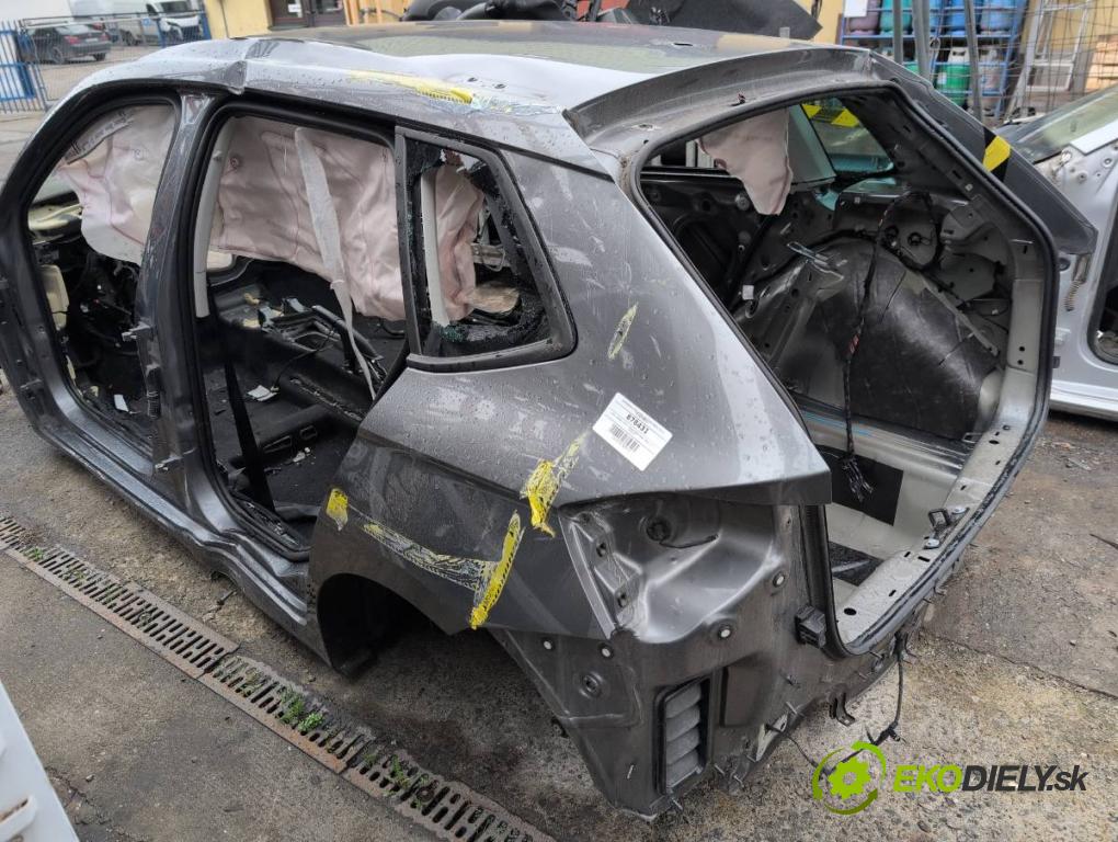 SKODA KAMIQ SUV 2023 81 kW 1.0 TSI 999 karoséria ČTVRŤÁK: Blatník prah strecha PODŁUŻNICA