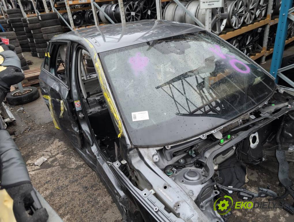 SKODA KAMIQ SUV 2023 81 kW 1.0 TSI 999 karoséria ČTVRŤÁK: Blatník prah strecha PODŁUŻNICA