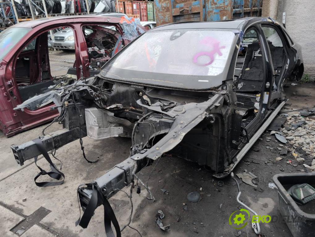 AUDI A8 D4 sedan 2015 368 kW 6.3 W12 quattro 6299 karoséria ČTVRŤÁK: Blatník prah strecha PODŁUŻNICA