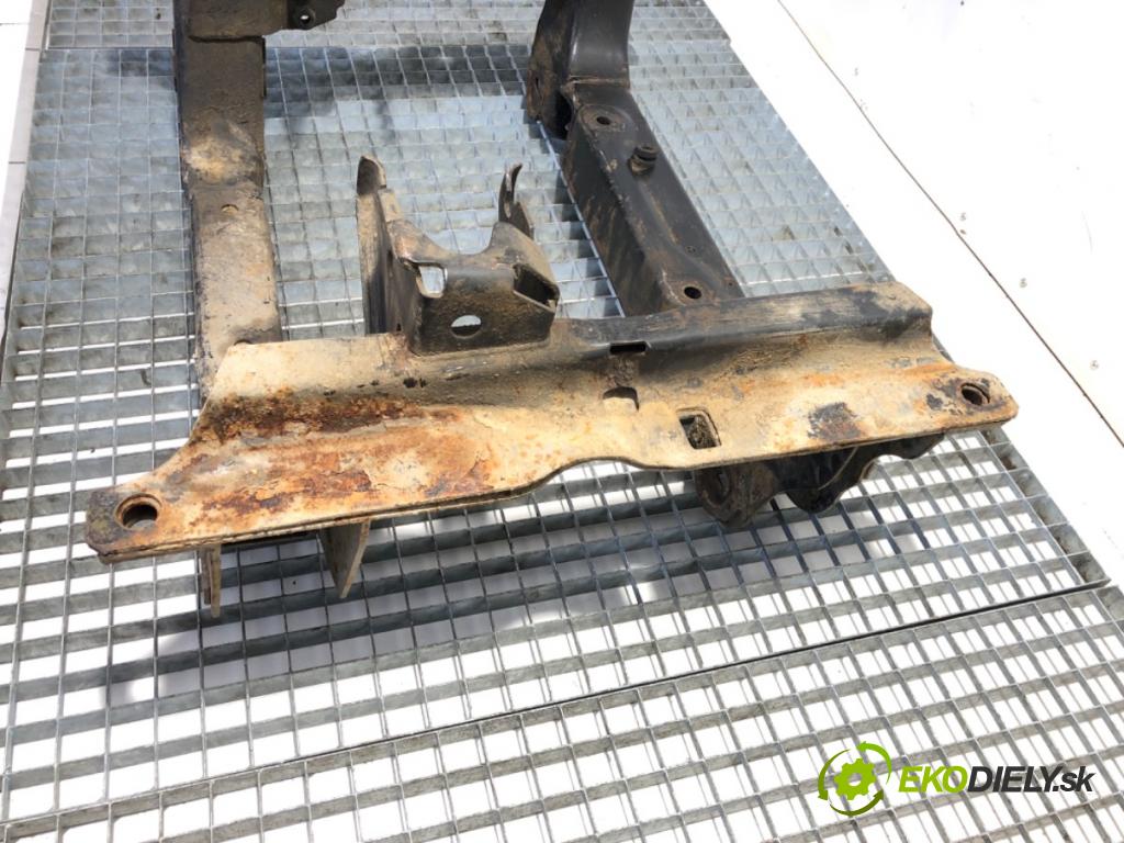 JEEP CHEROKEE KJ samochód terenowy zamknięty 2003 155 kW 3.7 4x4 3698 výztuha pod motor  (Přední výztuha)
