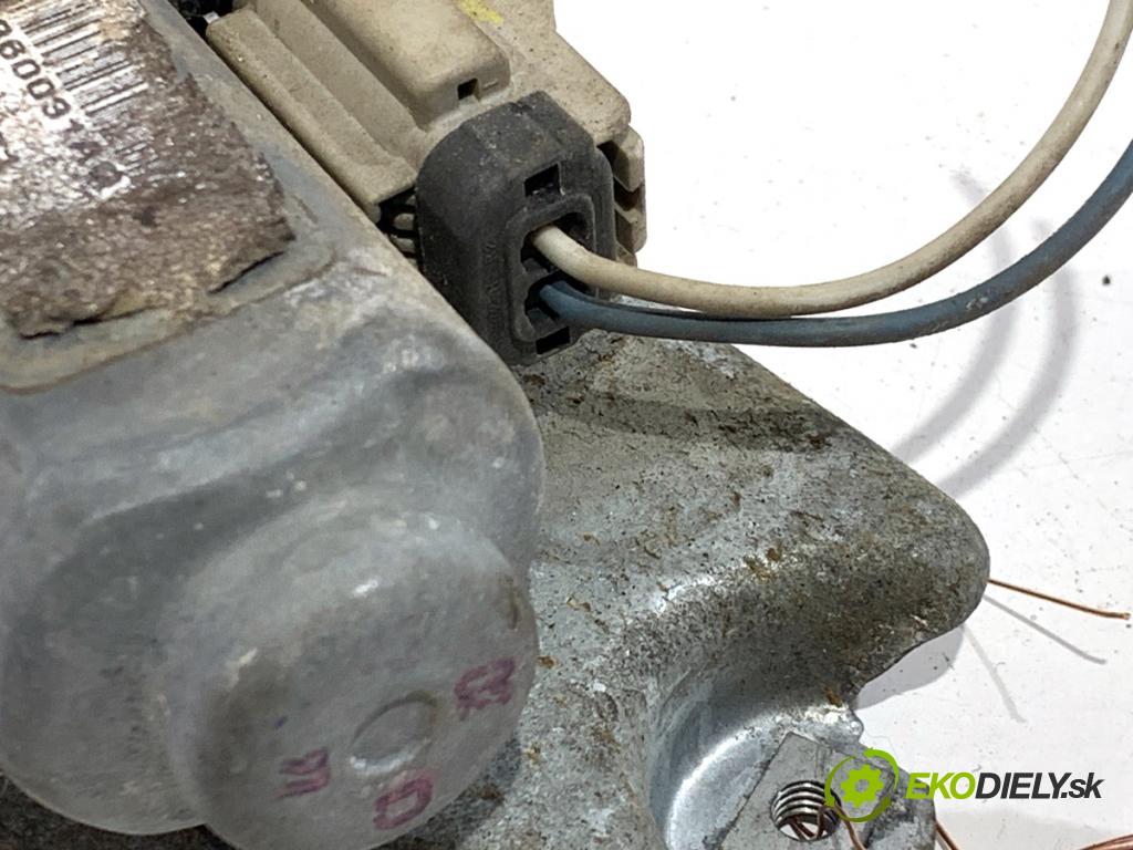 JEEP CHEROKEE KJ samochód terenowy zamknięty 2003 155 kW 3.7 4x4 3698 Mechanizmus okna ľavy predný