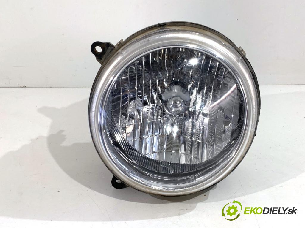 JEEP CHEROKEE KJ samochód terenowy zamknięty 2003 155 kW 3.7 4x4 3698 světlomet levý přední část 