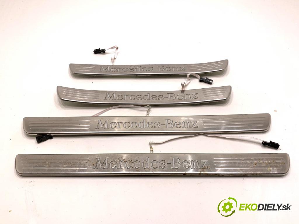 MERCEDES-BENZ GLE SUV 2020 180 kW GLE 300 d 4-matic (167.119) 1950 lišty gumy pedálu PROGOWE A1676861300