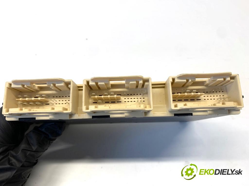 MERCEDES-BENZ GLE SUV 2020 180 kW GLE 300 d 4-matic (167.119) 1950 Modul sedačky A1679003305