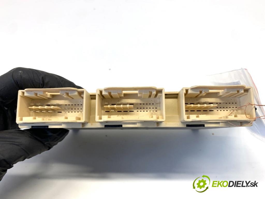 MERCEDES-BENZ GLE SUV 2020 180 kW GLE 300 d 4-matic (167.119) 1950 Modul sedačky A1679003205