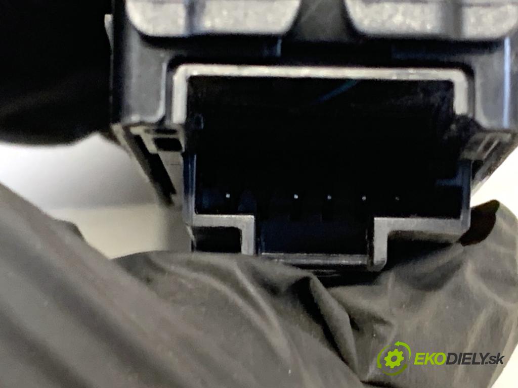 MERCEDES-BENZ GLE SUV 2020 180 kW GLE 300 d 4-matic (167.119) 1950 vypínač Prepínač ťažného oka A1679052501