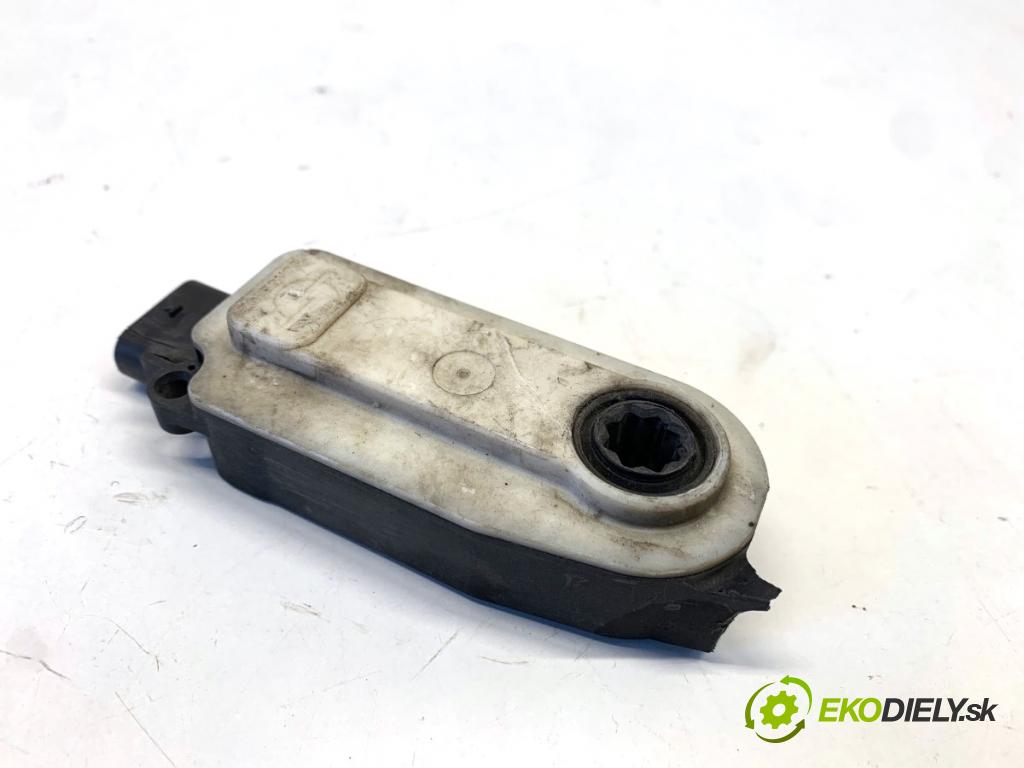 MERCEDES-BENZ GLE SUV 2020 180 kW GLE 300 d 4-matic (167.119) 1950 Motorček rolety ŽALÚZIE: 5878R1000