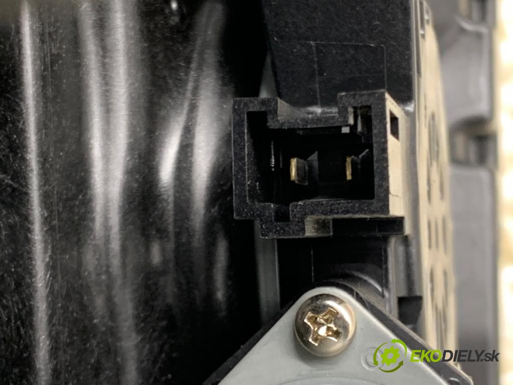 MERCEDES-BENZ GLE SUV 2020 180 kW GLE 300 d 4-matic (167.119) 1950 Mechanizmus okna pravy zad A1677333100