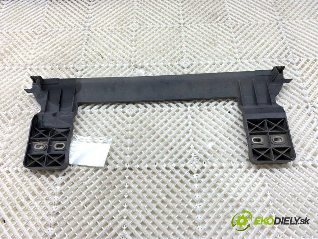 MERCEDES-BENZ GLE SUV 2020 180 kW GLE 300 d 4-matic (167.119) 1950 úchyt výztuha nárazníka zadní část středový A1678808100