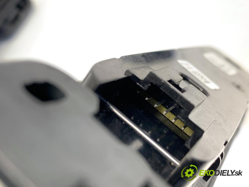 MERCEDES-BENZ GLE SUV 2020 180 kW GLE 300 d 4-matic (167.119) 1950 rúčky čalunenie A0009067607