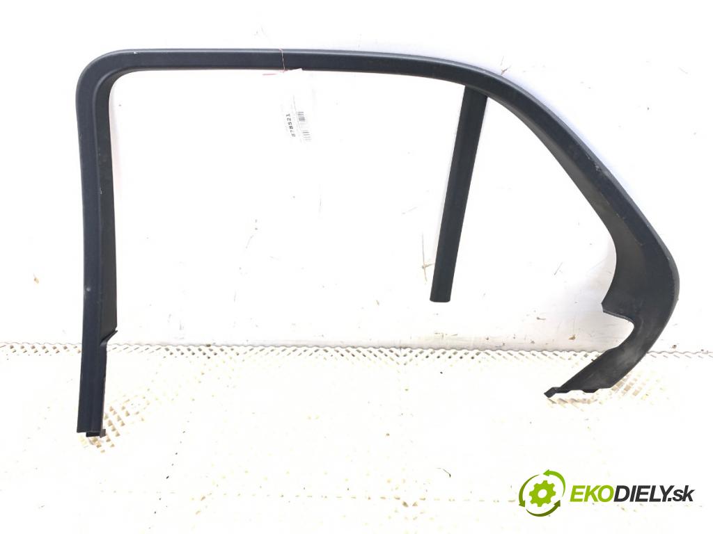 MERCEDES-BENZ GLE SUV 2020 180 kW GLE 300 d 4-matic (167.119) 1950 tesnenie Rámček Dvere zad pravá A1677373400