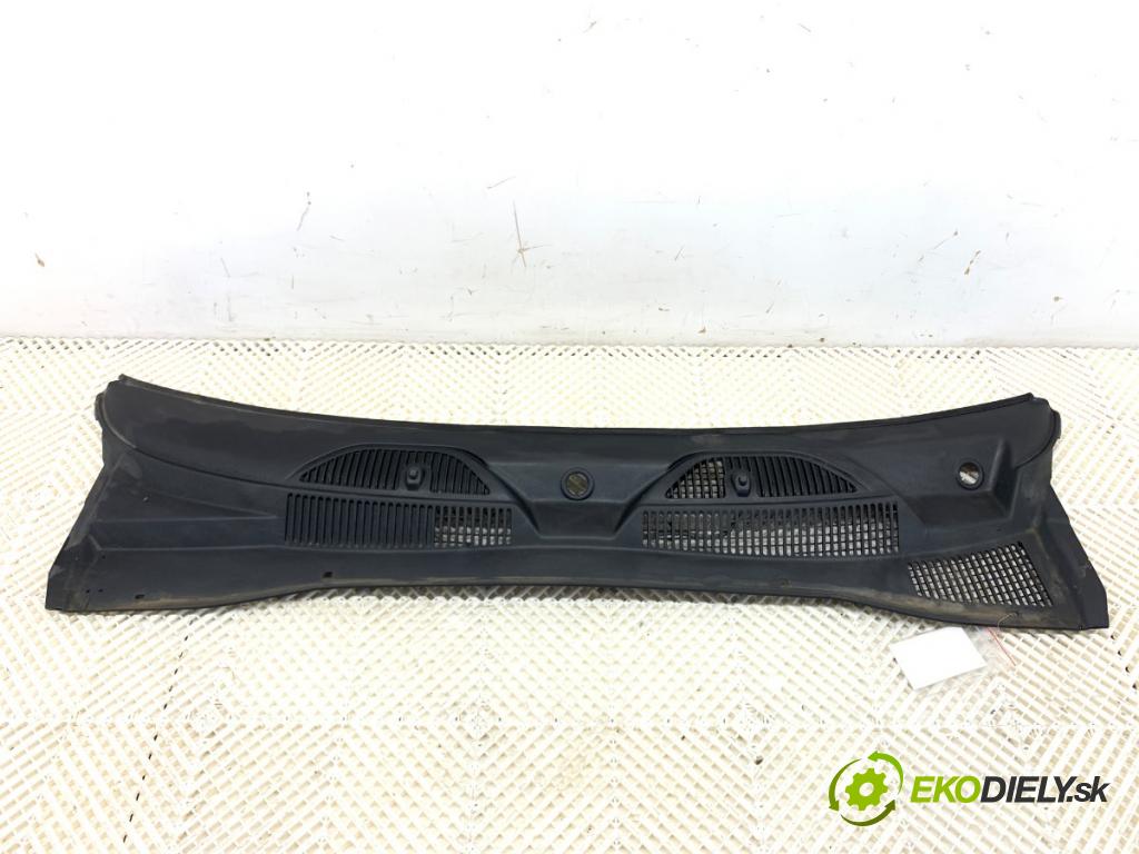 JEEP CHEROKEE KJ samochód terenowy zamknięty 2003 155 kW 3.7 4x4 3698 Torpédo, plast pod čelné okno 55155851 (Torpédo (plast pod čelným sklom))