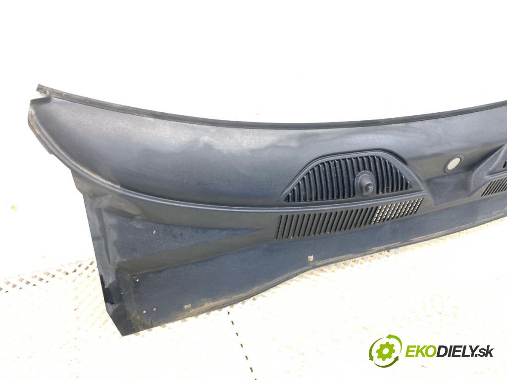 JEEP CHEROKEE KJ samochód terenowy zamknięty 2003 155 kW 3.7 4x4 3698 Torpédo, plast pod čelné okno 55155851 (Torpédo (plast pod čelným sklom))