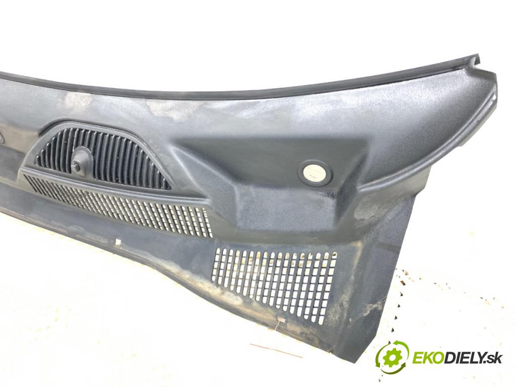 JEEP CHEROKEE KJ samochód terenowy zamknięty 2003 155 kW 3.7 4x4 3698 Torpédo, plast pod čelné okno 55155851 (Torpédo (plast pod čelným sklom))