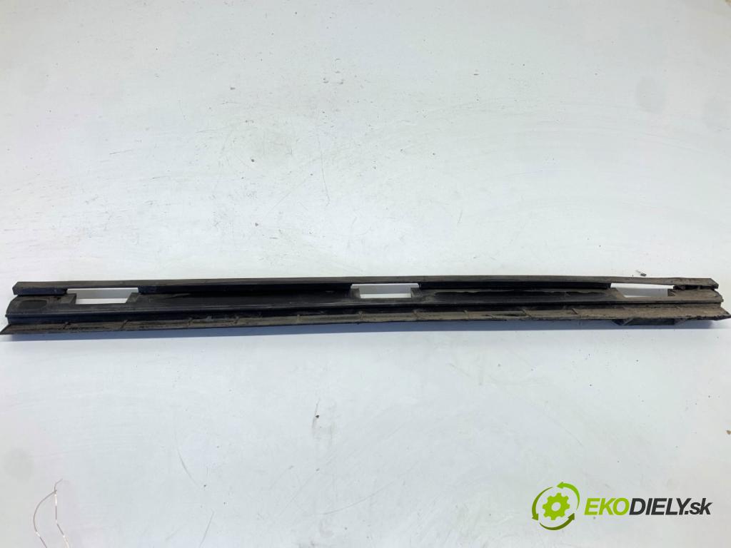 MERCEDES-BENZ GLE SUV 2020 180 kW GLE 300 d 4-matic (167.119) 1950 Úchyt Uchytenie lišty PROGOWEJ pravy A1676988201