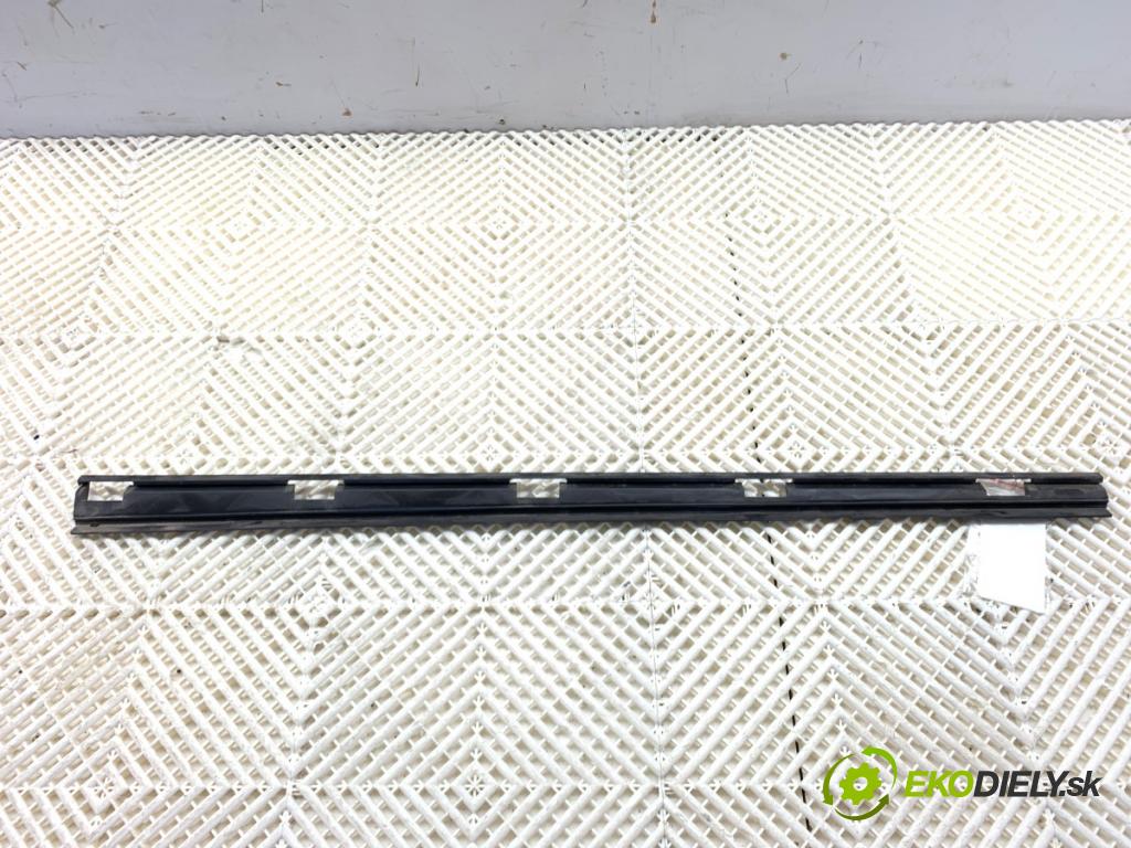 MERCEDES-BENZ GLE SUV 2020 180 kW GLE 300 d 4-matic (167.119) 1950 úchyt uchycení lišty PROGOWEJ levá strana A1676988001