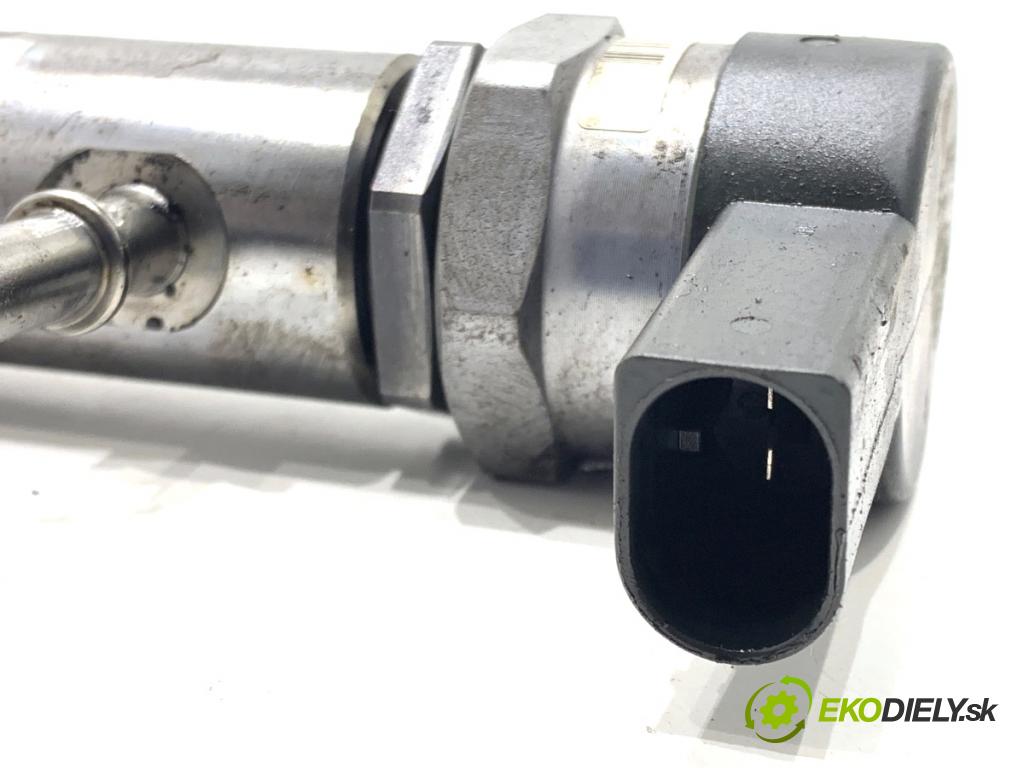 BMW F10 sedan 2015 160 kW 525 d xDrive 1995 Lišta vstrekovacia 780060103 (Vstrekovacia lišta)