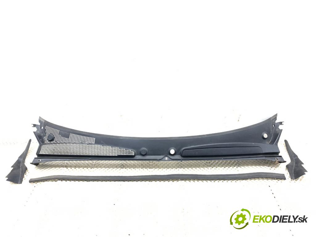 RENAULT KANGOO II nadwozie wielkoprzestrzenne (MPV) 2009 50 kW 1.5 dCi 70 (KW0V, KW0A) 1461 torpédo plast pod čelní okno 8200439131 (Plast pod čelním sklem)