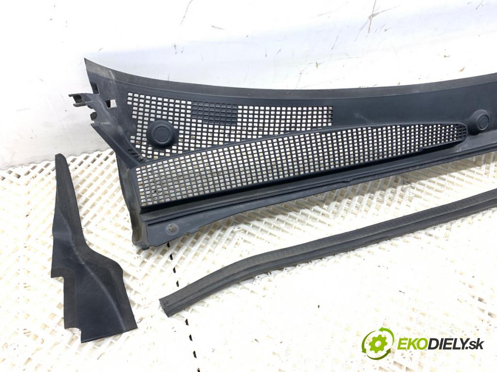 RENAULT KANGOO II nadwozie wielkoprzestrzenne (MPV) 2009 50 kW 1.5 dCi 70 (KW0V, KW0A) 1461 Torpédo, plast pod čelné okno 8200439131 (Torpédo (plast pod čelným sklom))