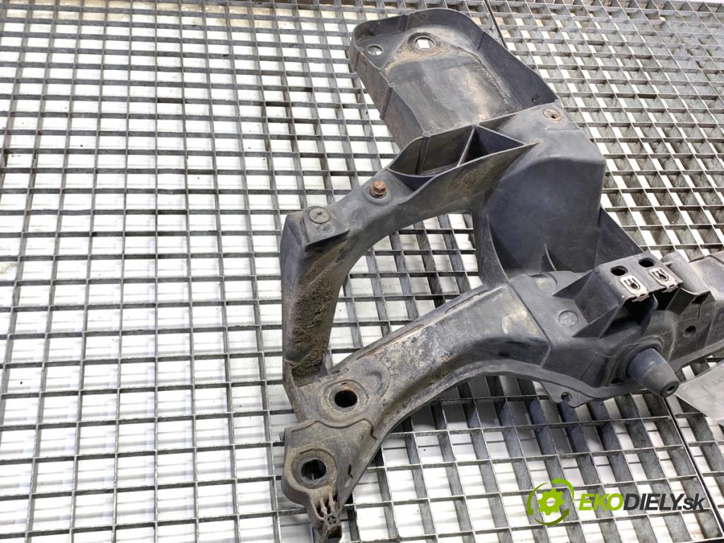 RENAULT KANGOO II nadwozie wielkoprzestrzenne (MPV) 2009 50 kW 1.5 dCi 70 (KW0V, KW0A) 1461 Držiak predný 8200393685 (Výstuha predná)