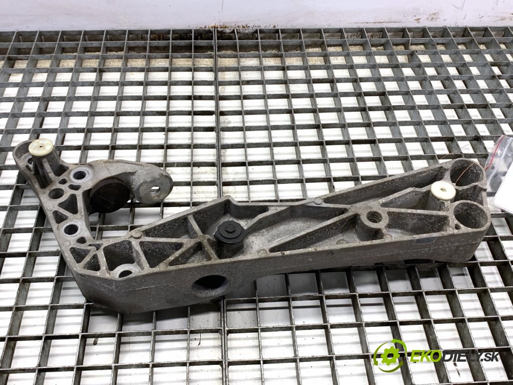 BMW G02 SUV 2023 140 kW xDrive 20 d 1995 Držiak prevodovky 8486998