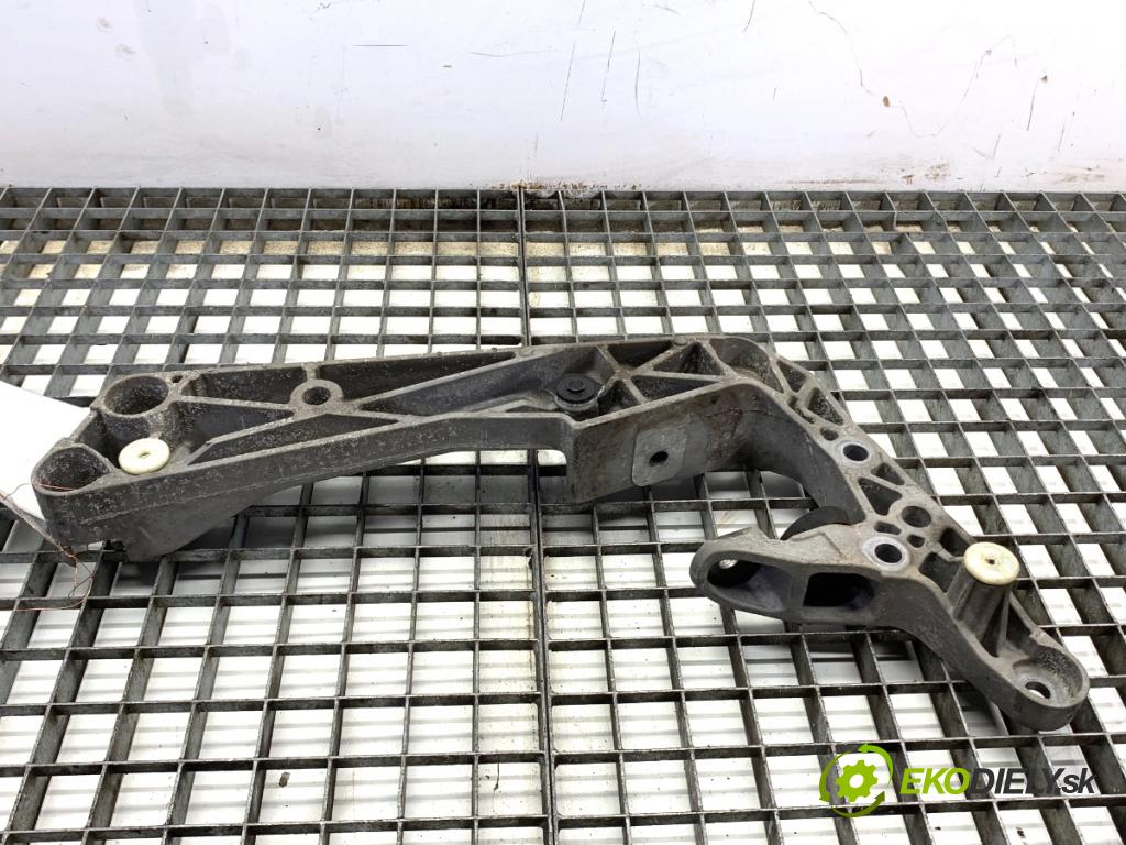 BMW G02 SUV 2023 140 kW xDrive 20 d 1995 Držiak prevodovky 8486998