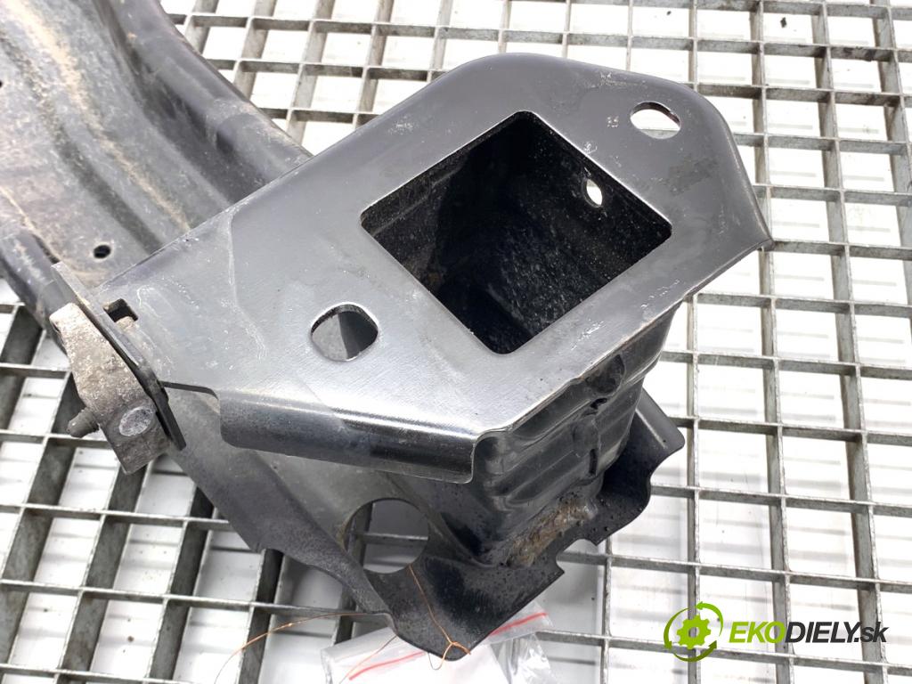 BMW G02 SUV 2023 140 kW xDrive 20 d 1995 výztuha nárazníka zadní část 7400008 (Zadní výztuha)