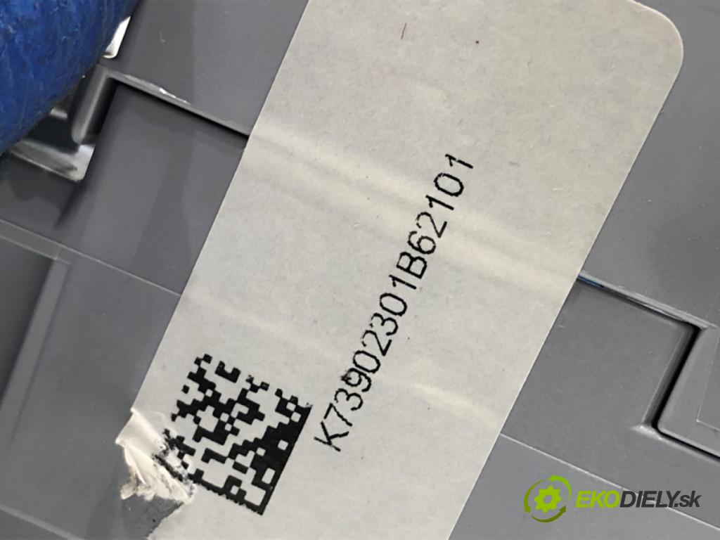 BMW G02 SUV 2023 140 kW xDrive 20 d 1995 Skrinka poistková 6807487 (Poistková skrinka)